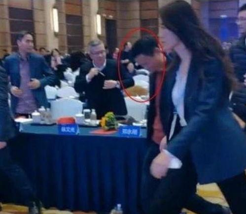 美女保镖上街吃瓜事件视频,意外引发网友热议