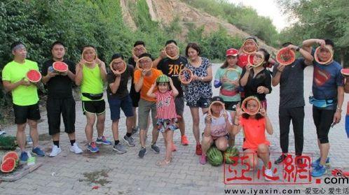 新疆乌鲁木齐吃瓜视频,瓜香四溢，欢乐无限