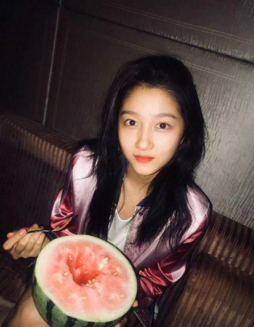 田园吃瓜写真在线观看视频,在线观看田园吃瓜写真视频，感受乡村生活魅力