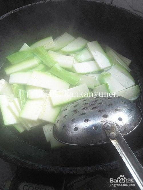 干瓜条怎么做菜吃的视频,家常菜中的甜蜜惊喜