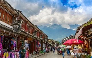 云南古城晚上摆摊吃瓜视频,灯火阑珊下的人间烟火与摆摊美食之旅